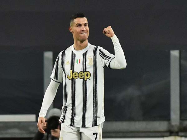 Tin BĐQT tối 14/3 : Juventus cắt lỗ bán Cristiano Ronaldo