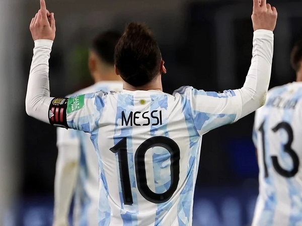 Bóng đá quốc tế 10/9: Messi vượt kỳ tích của vua bóng đá Pele