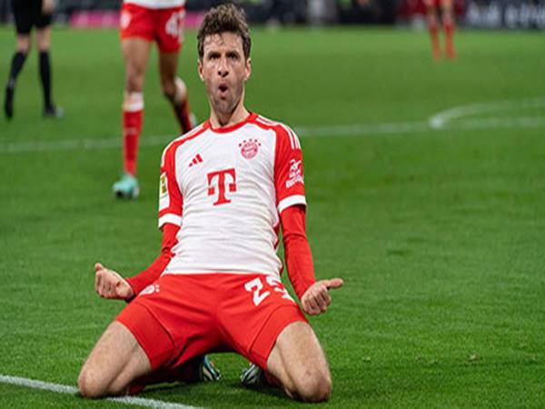 Thomas Muller gia hạn hợp đồng với Bayern