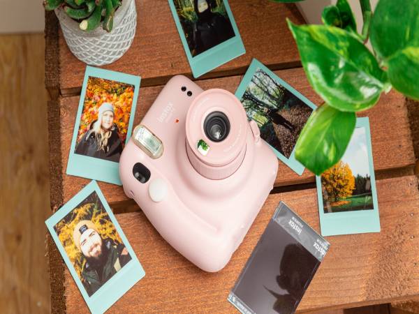 Máy ảnh chụp lấy liền Fujifilm Instax Mini 11