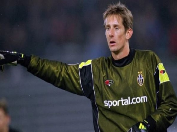 Edwin van der Sar là 1 trong những thủ môn giữ sạch lưới nhiều nhất thế giới