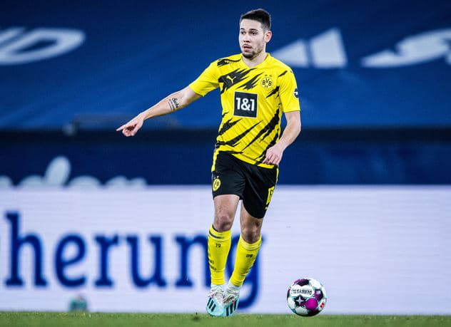 Raphael Guerreiro (2016 - 2023) là cầu thủ Bồ Đào Nha đá cho Dortmund 1 thời