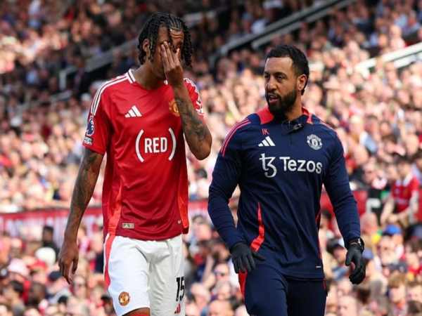 Bóng đá QT: Leny Yoro khiến Manchester United lo lắng