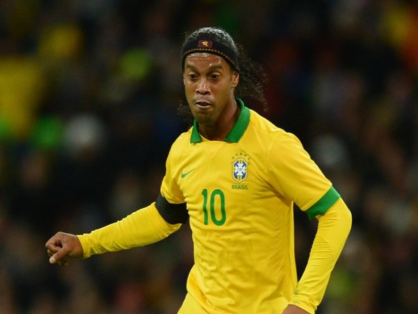 Số áo Ronaldinho ở đội tuyển Brazil Số áo Ronaldinho ở đội tuyển Brazil