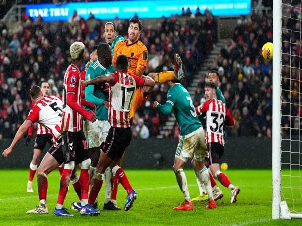 Tin Liverpool: Van Dijk lập công giúp The Kop thắng Sunderland